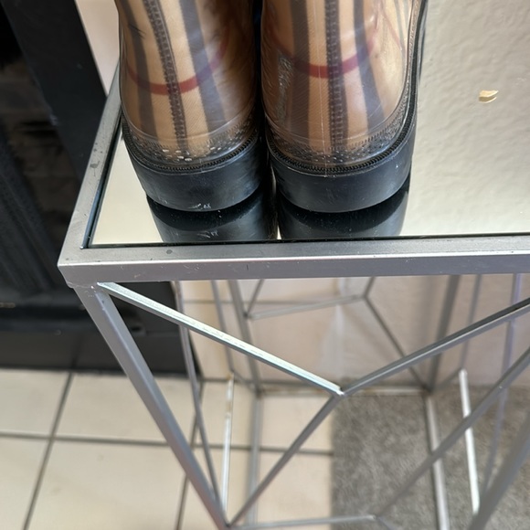 Women’s Burberry Rain boots - Picture 6 of 7